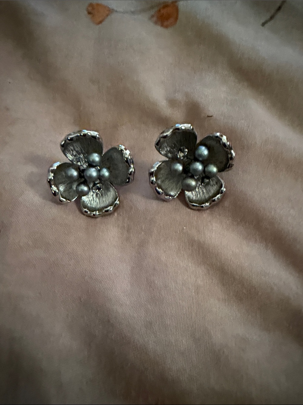 Silver Floral Stud Earrings - Elegant Flower Design